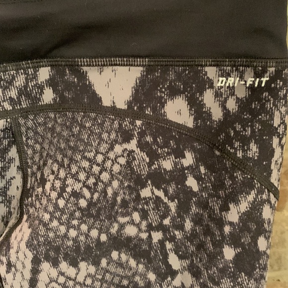 Women’s Epic Lux Running Tights - Picture 6 of 8